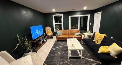 Beautiful New Townhome with Mountain Views. Close to downtown!