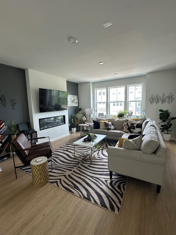 Smart TV, fireplace, music library