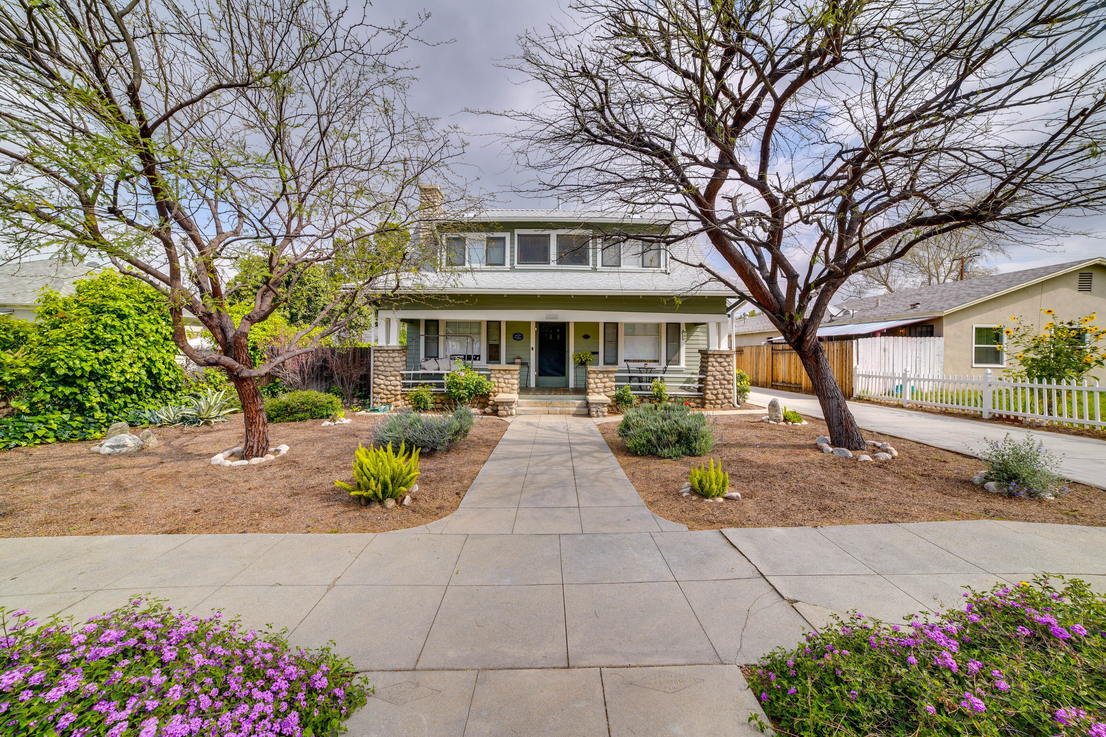 Charming Redlands Duplex Near Park w/ Shared Yard