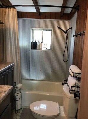 Hair dryer, towels, soap, shampoo - Riverfront ready for Summer Fun (Moss Point)