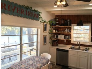 Fridge, microwave, oven, stovetop - Riverfront ready for Summer Fun (Moss Point)