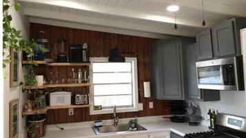 雪櫃、微波爐、焗爐、爐具