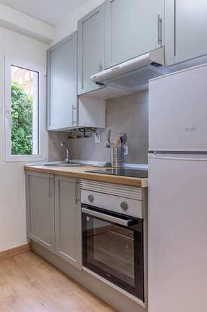 Réfrigérateur, micro-ondes, four, cafetière/bouilloire