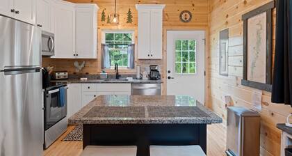 Blue Birch Cottage: A Romantic Couple's Cabin!