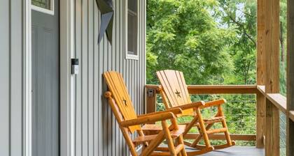 Black Walnut Cottage: A Romantic Couple's Cabin!