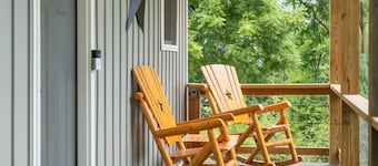 Black Walnut Cottage: A Romantic Couple's Cabin!