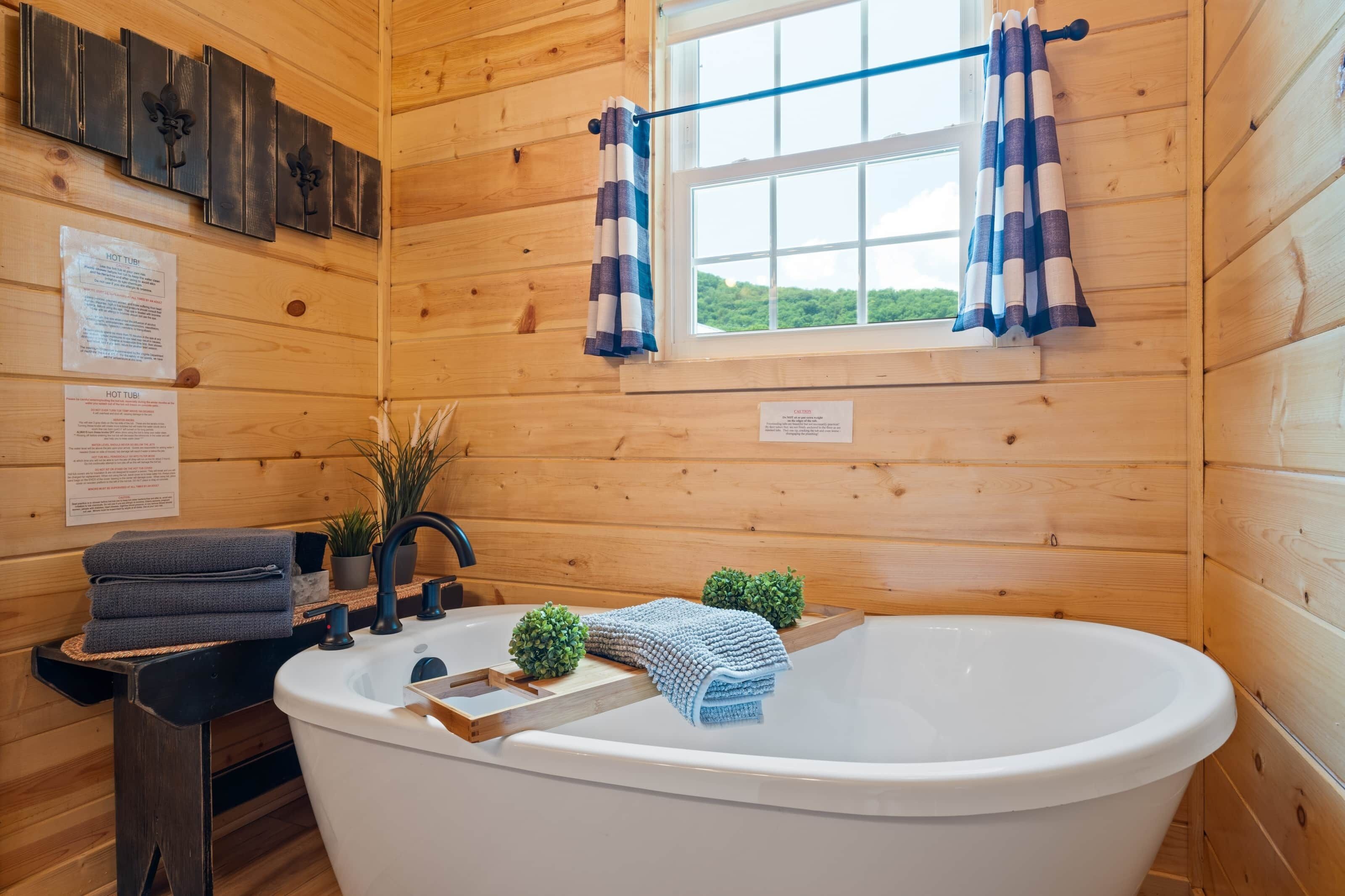 Black Walnut Cottage: Romantic and BRAND NEW!