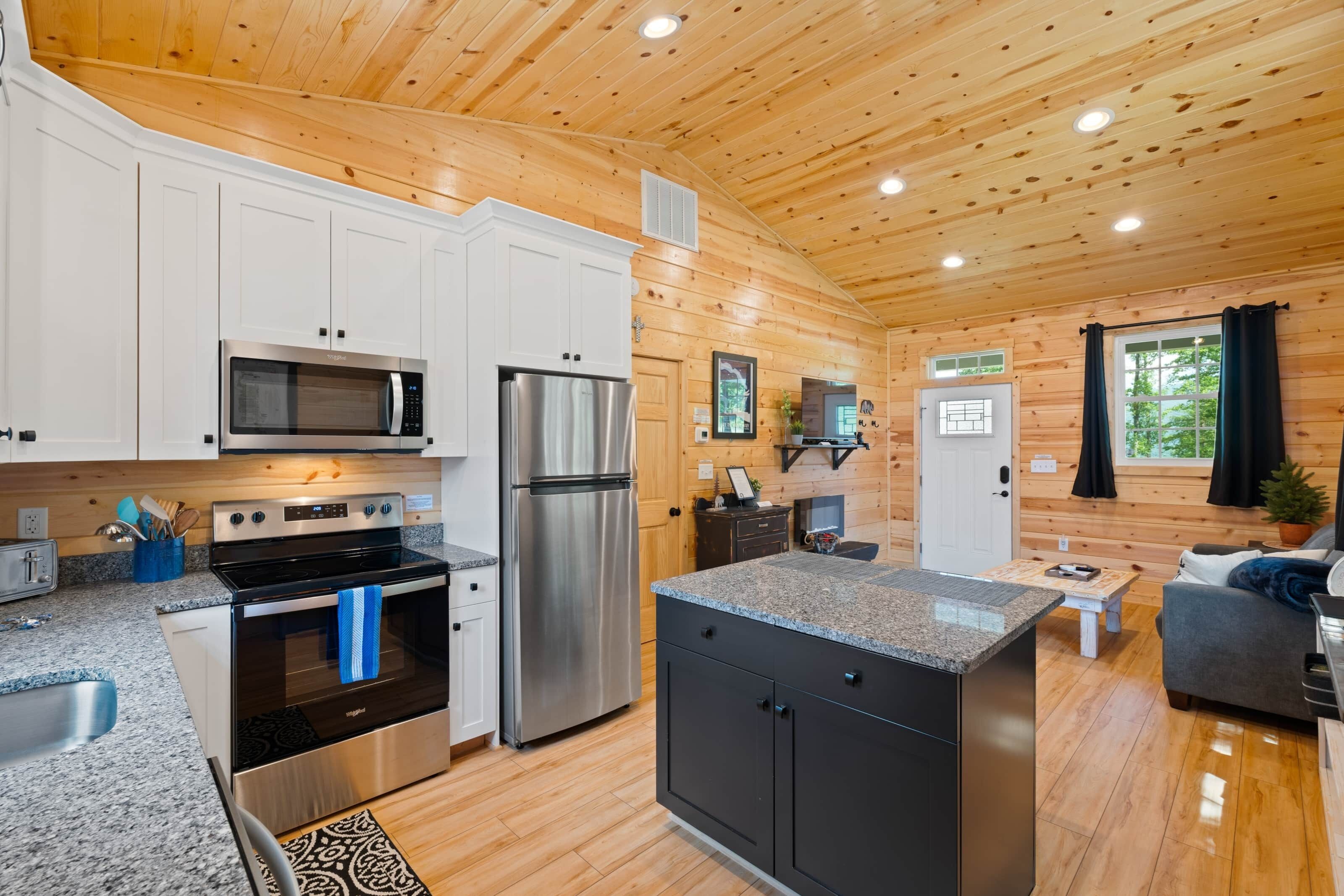 Black Walnut Cottage: Romantic and BRAND NEW!