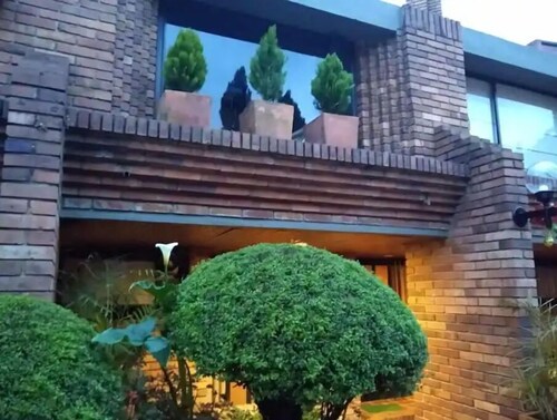 House Unicentro. 3 floors. 125m,Remodeled, fireplace