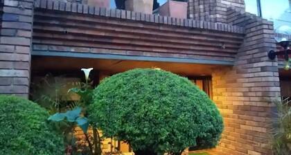 House Unicentro. 3 floors. 125m,Remodeled, fireplace