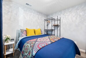 2 bedrooms, desk, iron/ironing board, WiFi - New 2BR/1BA - Walk to Golden 1 Center (West Sacramento)