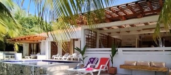 El Laguito Beach House, Pool and Beach Kiosk.