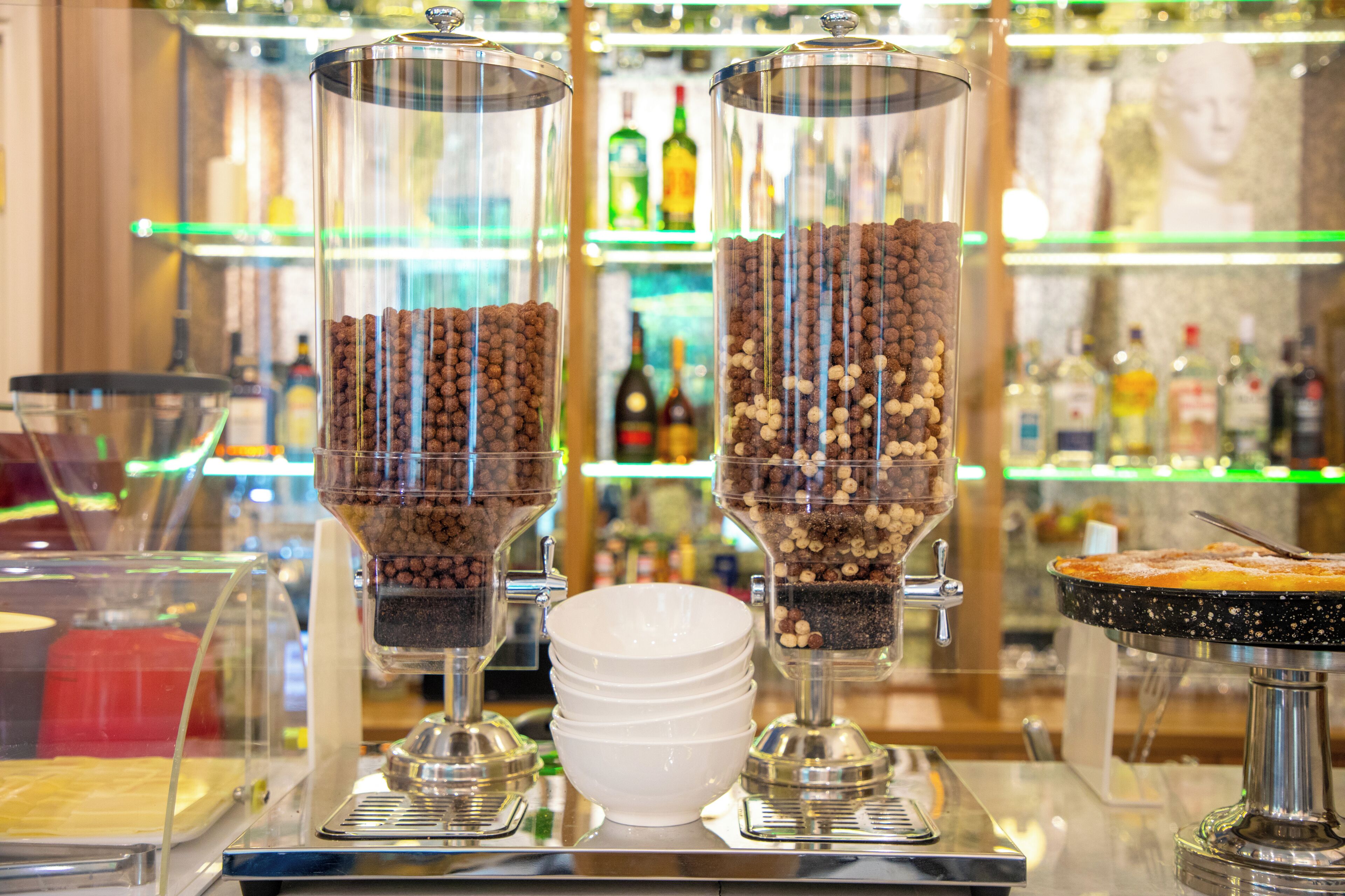 Café da manhã com buffet grátis todos os dias