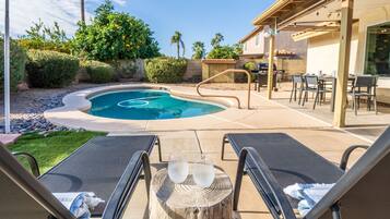 Piscina all'aperto, una piscina riscaldata