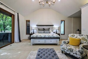 Fernseher, Kamin, Bücher