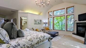 4 bedrooms, desk, iron/ironing board, travel cot