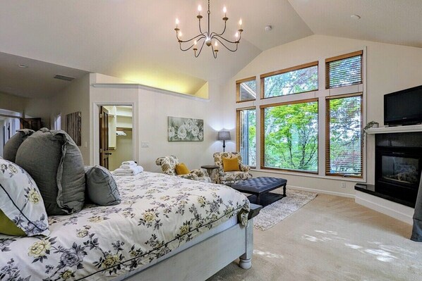 4 Schlafzimmer, Schreibtisch, Bügeleisen/Bügelbrett, Reisekinderbett