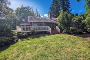 Exterior - Harmony Estate: Spacious Home with Mt Hood Views (Sherwood)