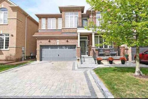 Cheerful home Brampton/Toronto