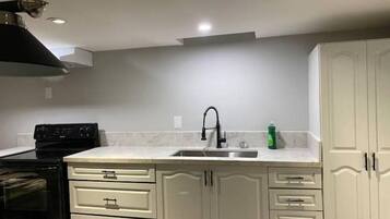 冰箱、微波炉、烤箱、炉灶