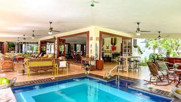 屋内プール、屋外プール