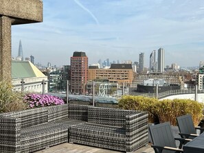 Outdoor dining - Cozy central one bed flat with stunning rooftop (London)
