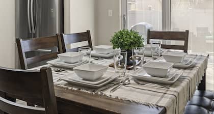 Hot Tub*Game Room*Fire Pit*600mbps*Large Patio