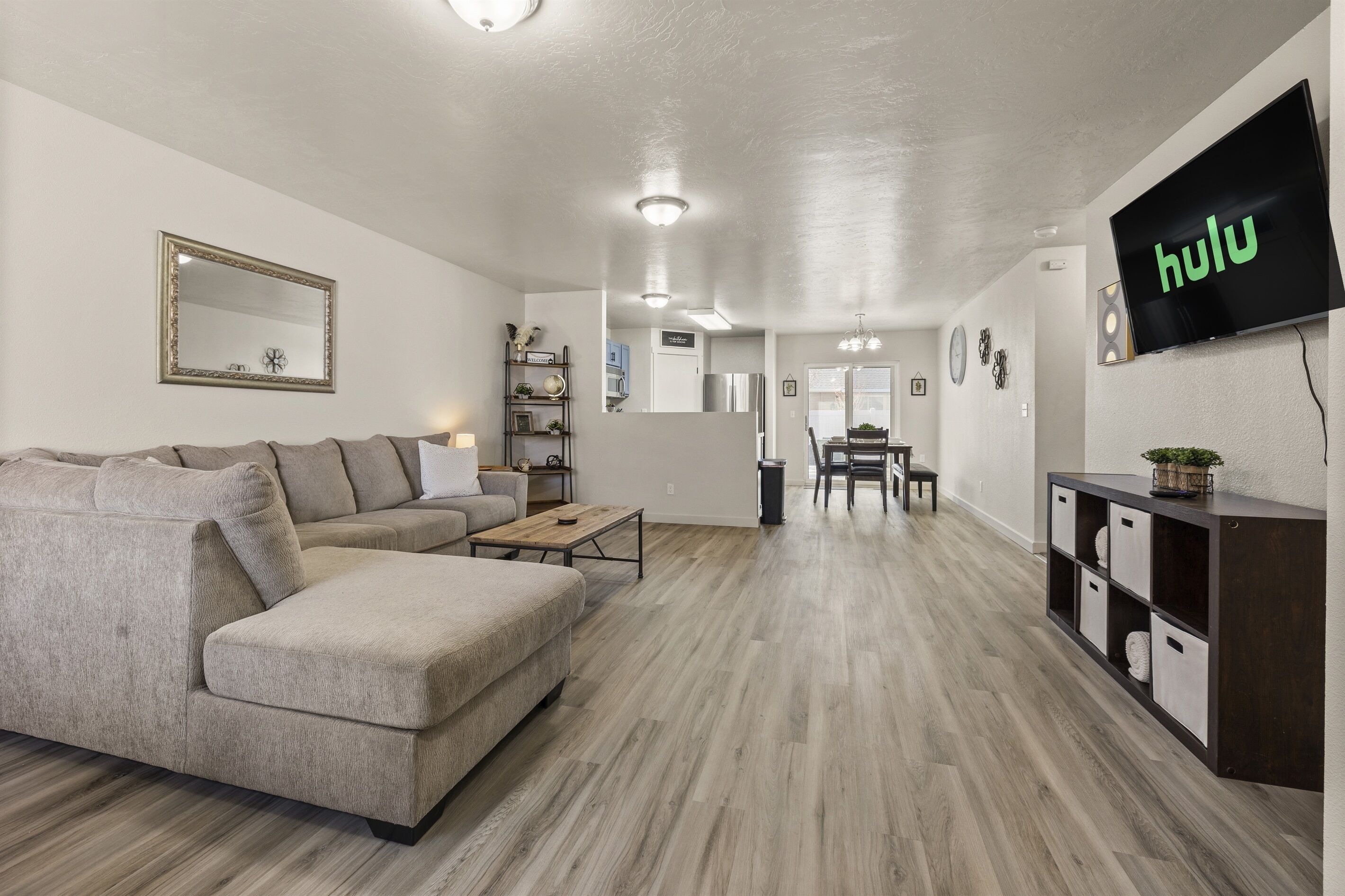 Hot Tub*Game Room*Fire Pit*600mbps*Large Patio