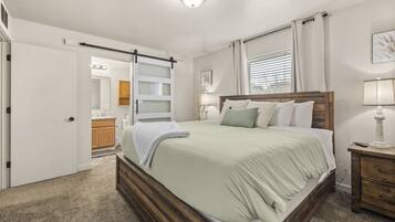 3 bedrooms, desk, iron/ironing board, travel crib