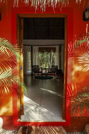 Premium bedding, pillowtop beds, minibar, in-room safe - Hotel Boutique Cenote Secreto Maya (Valladolid)