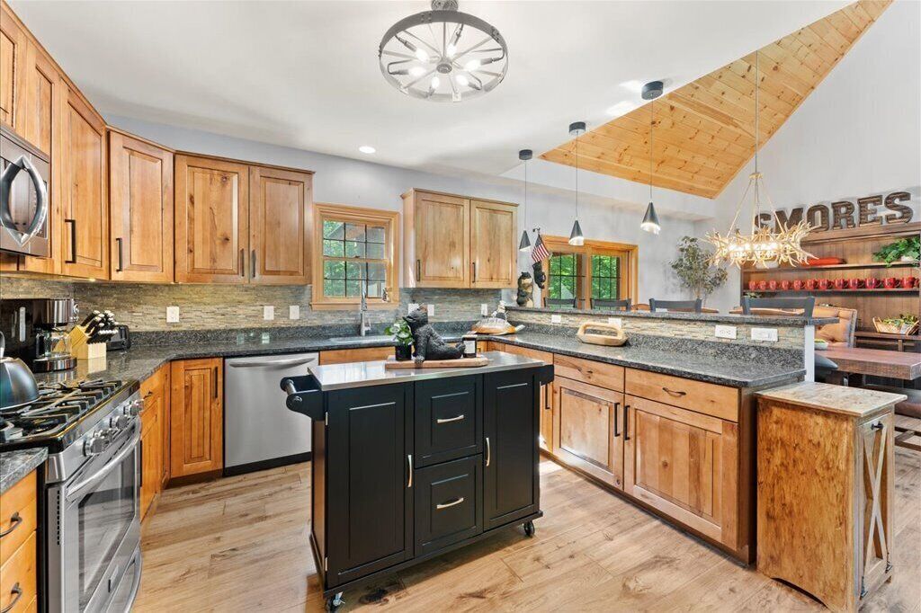 Bolton Bear House- Fall Special 50% off a 3rd night