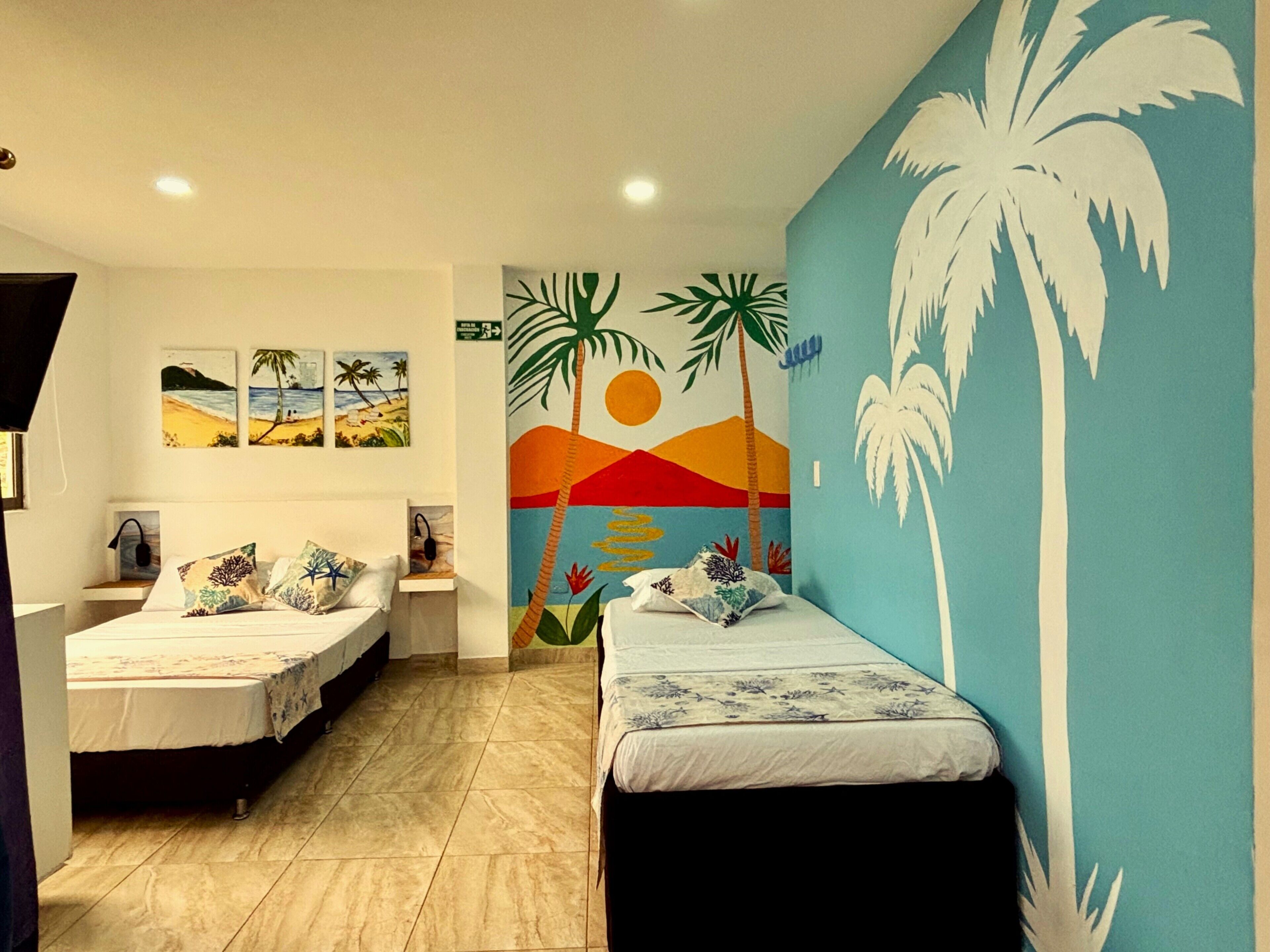 Suite monolocale Junior, vista mare parziale | Una scrivania, insonorizzazione, ferro/asse da stiro, Wi-Fi gratuito