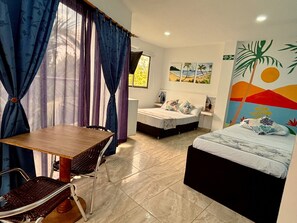 Junior-Studiosuite | Schreibtisch, schallisolierte Zimmer, Bügeleisen/Bügelbrett