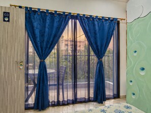 Phòng đôi Tiêu chuẩn, quang cảnh thành phố | Bàn, phòng cách âm, bàn ủi/dụng cụ ủi quần áo 