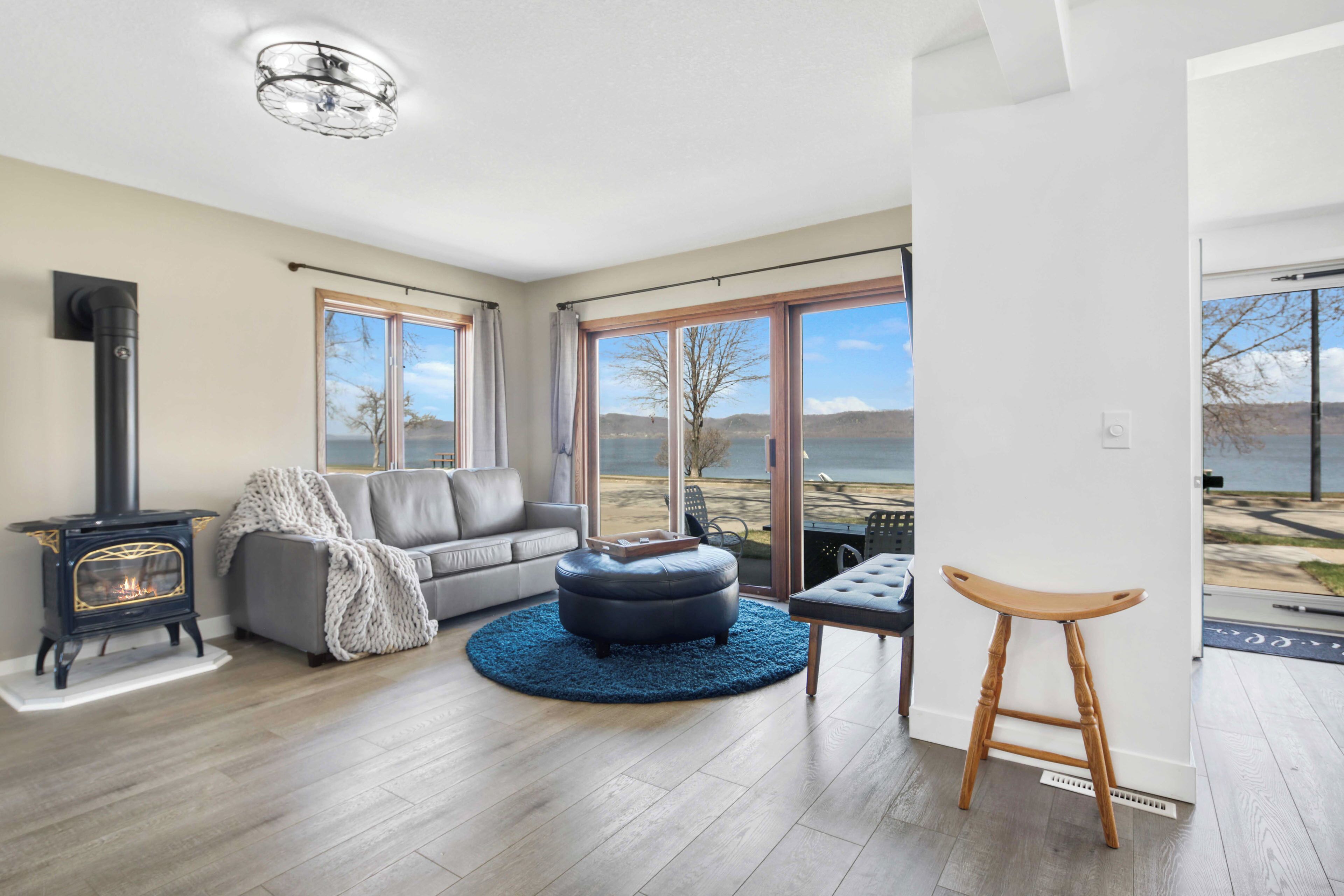 Lake Pepin Waterfront Cottage - Steps to Beach!