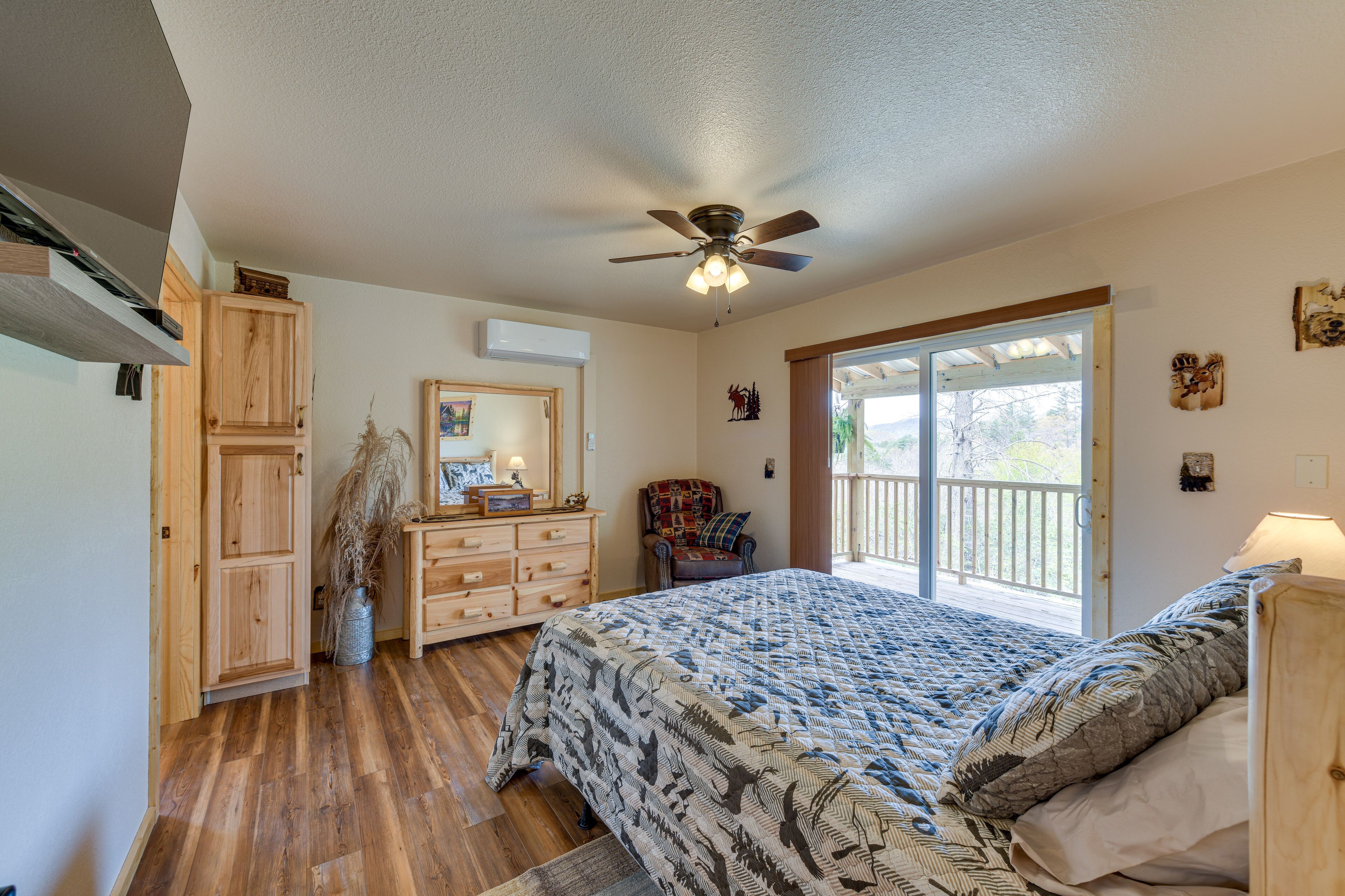 2 bedrooms, internet, bed sheets