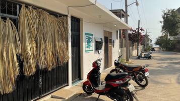 Vista frontal de la propiedad