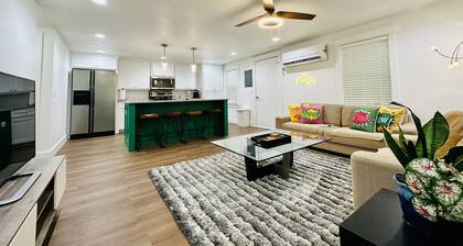 2 Queen Beds, Bunk, sleeps 7 on .5 acre. Great access to all NWA activities