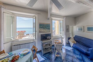 Living area - BEACH HOUSE CAMOGLI – In the heart with a sea view (Camogli)