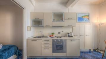 Kühlschrank, Ofen, Herdplatte, Toaster