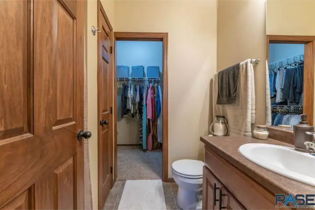 Whole Family Home safe area and close to shopping