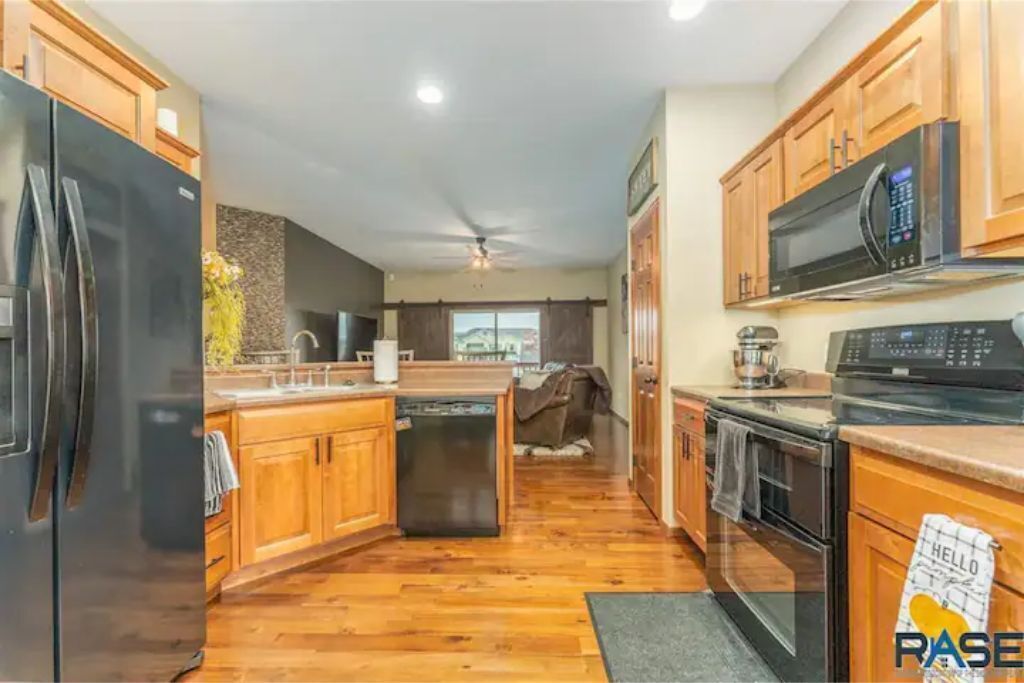 Whole Family Home safe area and close to shopping