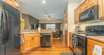 Lancaster-Whole Family Home safe area and close to shopping