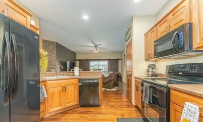 Lancaster-Whole Family Home safe area and close to shopping