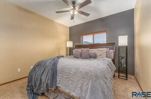 2 dormitorios, tabla de planchar con plancha, wifi gratis y ropa de cama