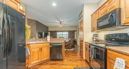 Lancaster-Whole Family Home safe area and close to shopping