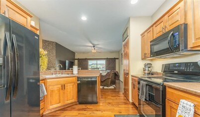 Lancaster-Whole Family Home safe area and close to shopping