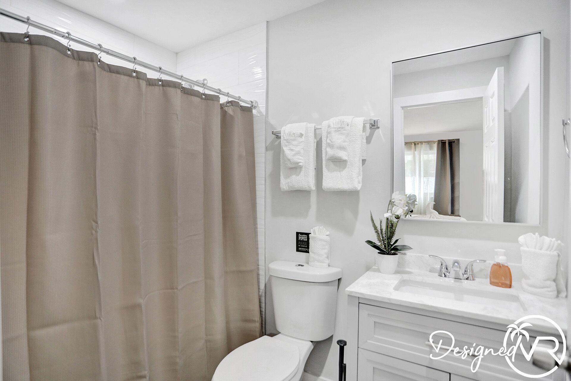 6 BR With Heated Pool Close to Beach