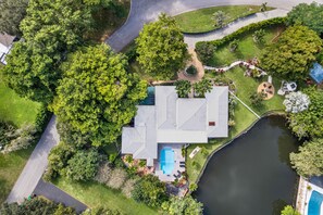 Exterior - 8BR Gem With Pool, Lake View & Tons of Amenities! (Davie)
