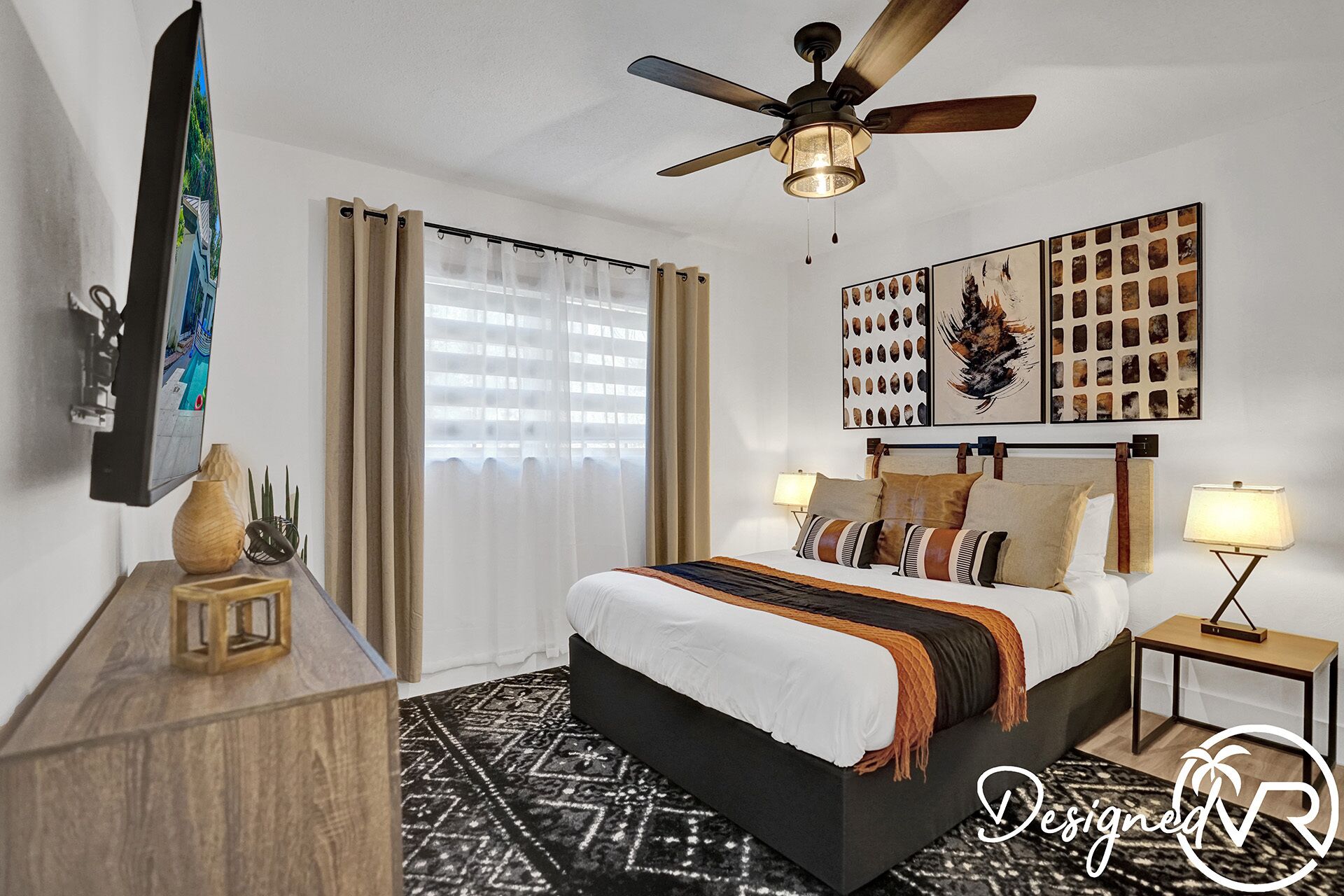 8BR Gem With Pool, Lake View & Tons of Amenities!